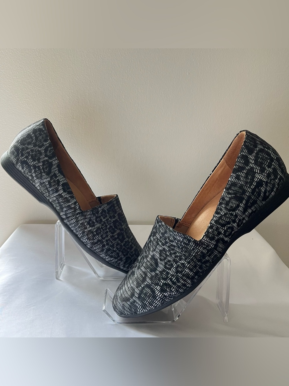 Dansko Black & Gray Leopard Print Slip-On Loafers Comfort Shoes 39 EU 8.5 9 US